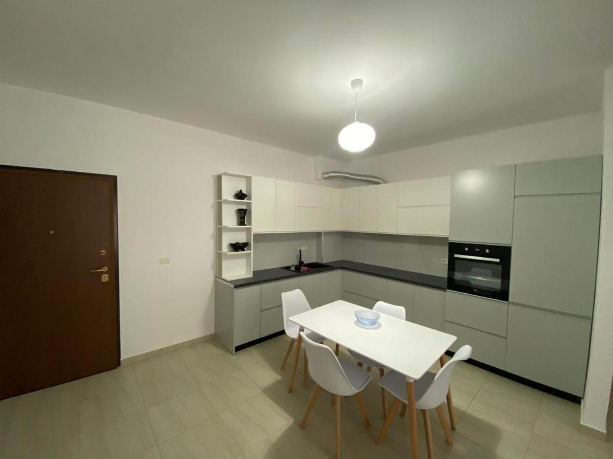Vlora'S Apartment Vlore Exterior photo